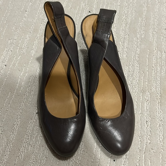 Nine West sling back block heel charcoal grey 9 leather heel great condition - Picture 6 of 11